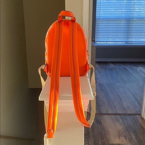 Michael Kors Maisie Medium Pebbled Leather 2-in-1 Backpack  Orange OS - Picture 2 of 8